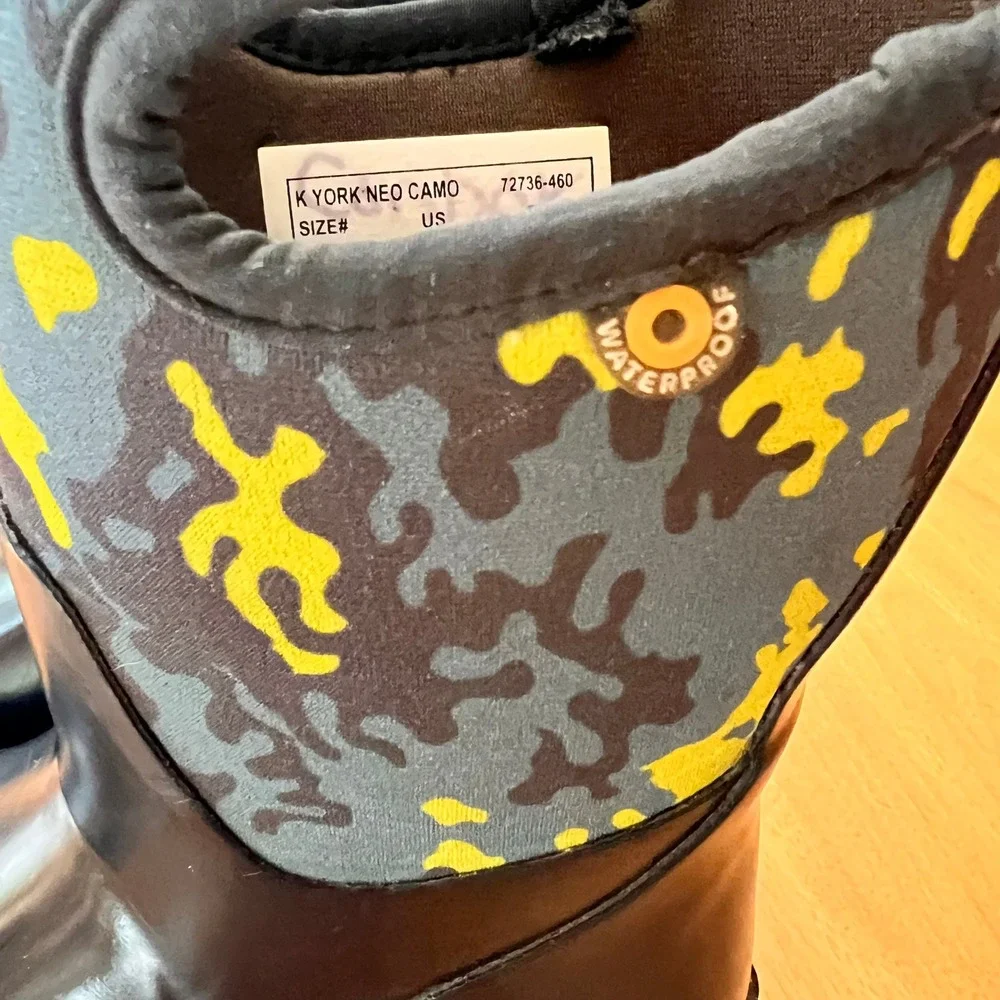 Bogs York Neo Camo Waterproof Insulated Boots Kids Size 12 Blue Green 72736-460